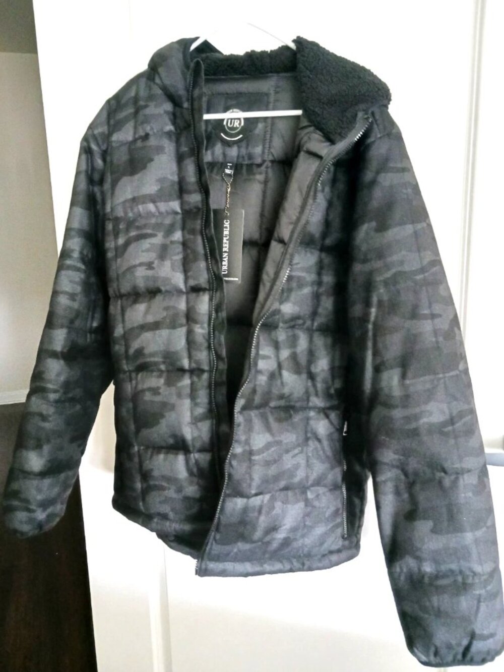 Urban Republic Men’s Black Camouflage Jacket Hooded Size Large New With Tags